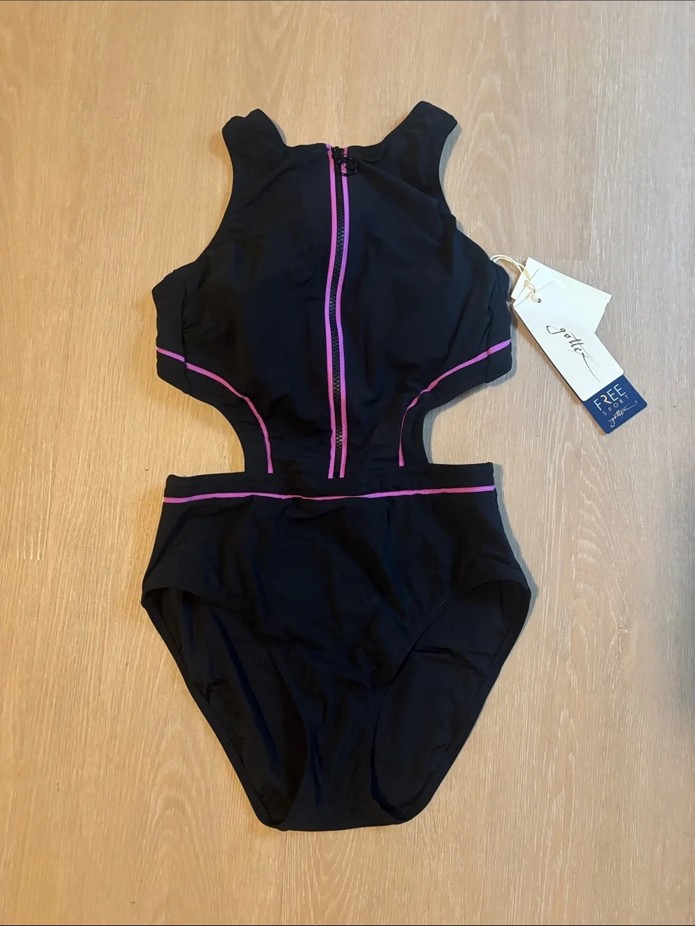 NWT Gottex Free Sport Duke High Neck Cut Out One Piece size 4